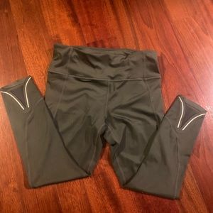 Athleta Run Free 7/8 tight olive green SP
